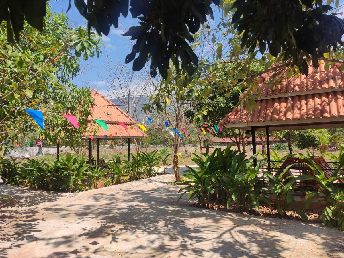 Erawan Guesthouse Pakse Exterior foto