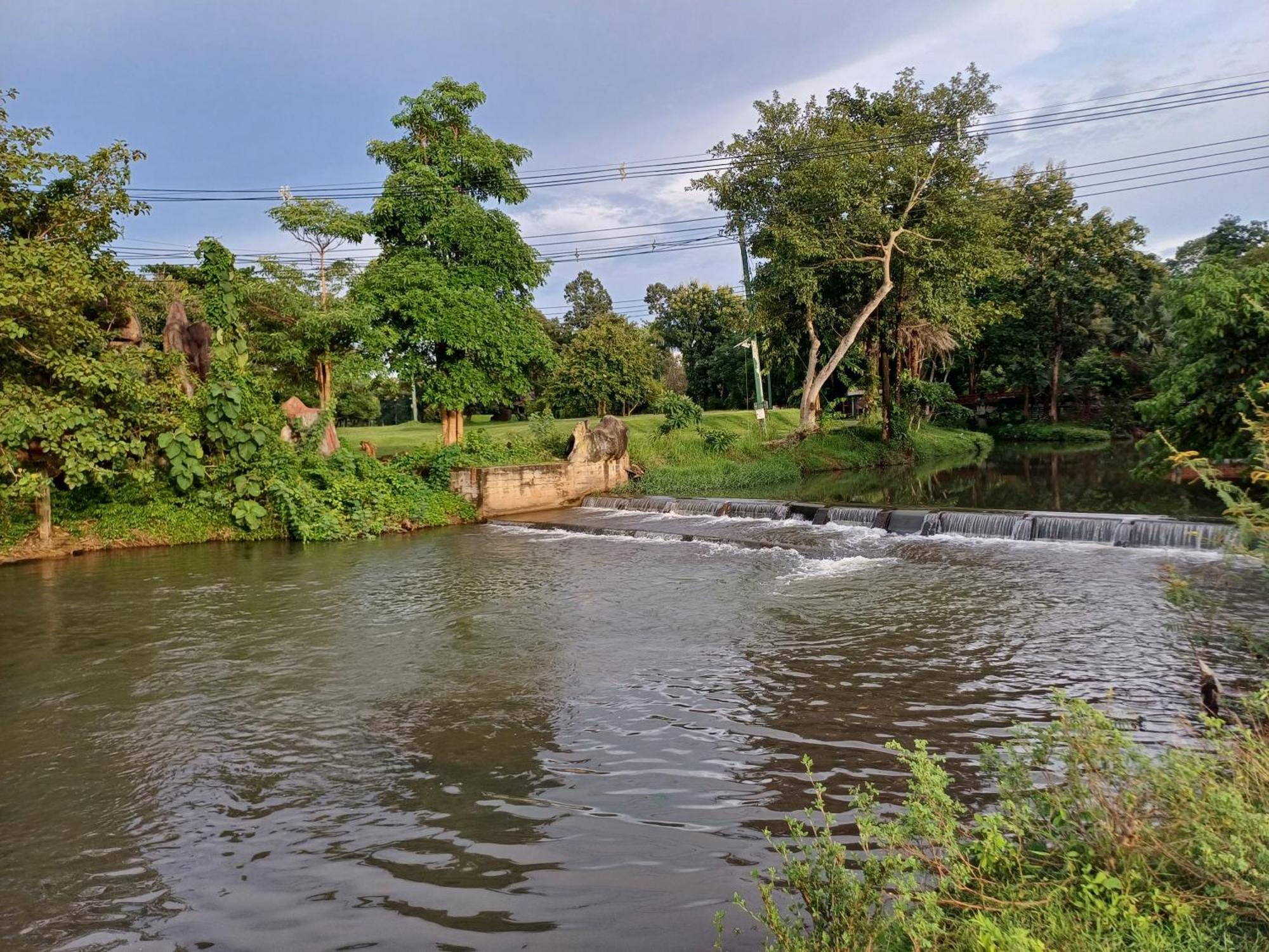 Erawan Guesthouse Pakse Exterior foto